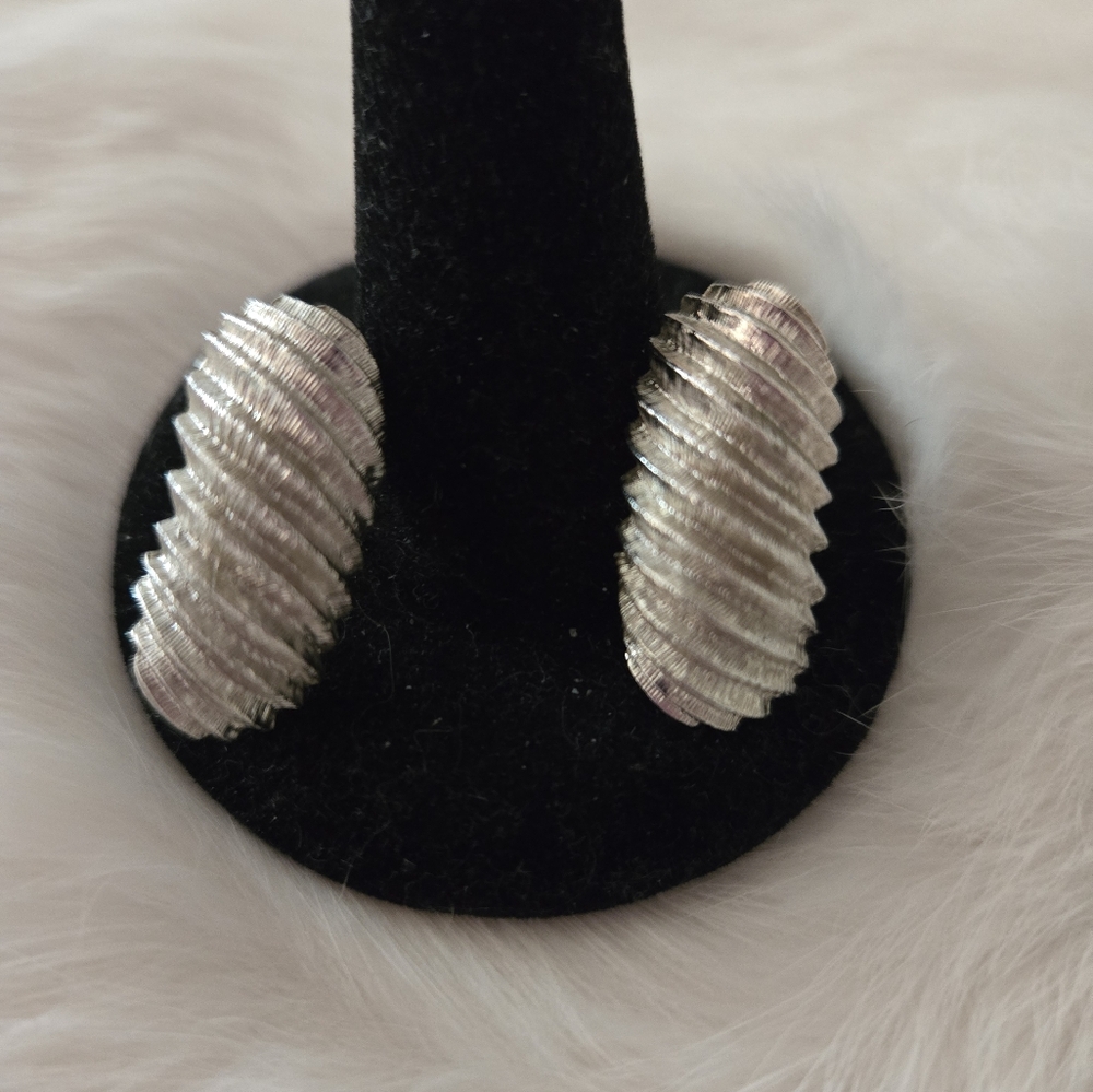 Vintage Signed Trifari 1" Textured Silver Tone Clip Earrings - Picture 2 of 5
